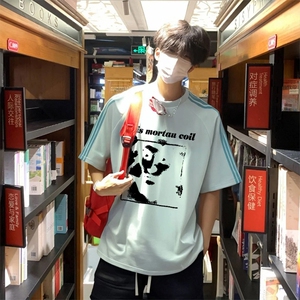 抖音得物品质二开240克宽松纯棉美式潮牌印花三条杠中性风短袖T恤图片