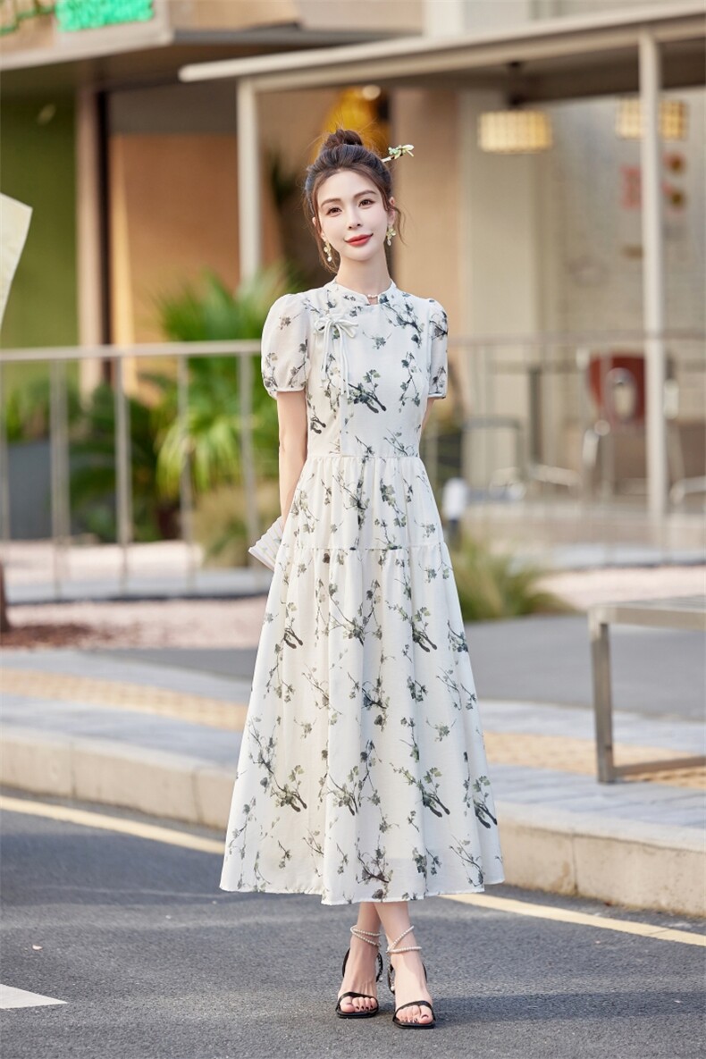 2024夏季新款复古风中长款圆领盘扣印花连衣裙,女装连衣裙,天丝秀