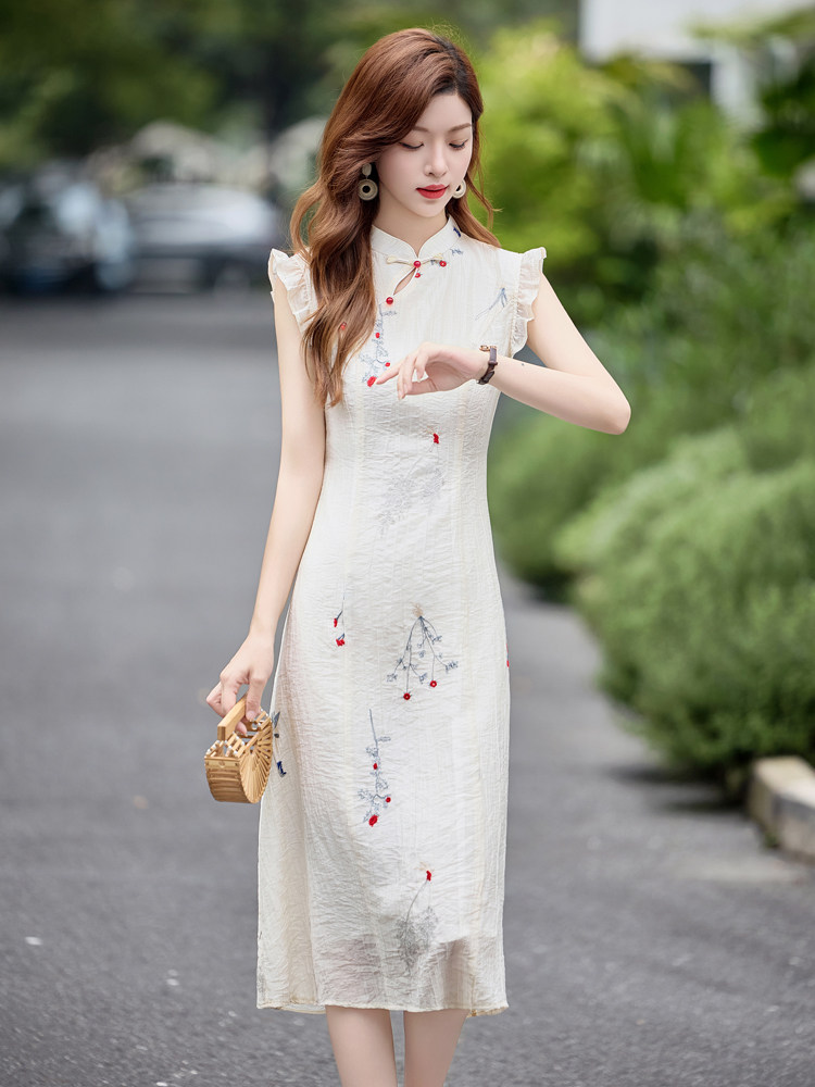 2025年夏季新中式刺绣碎花收身显瘦连衣裙现货,女装连衣裙,辉煌依升