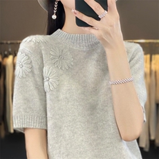 23夏季新款短袖女半高领绣花T恤纯色宽松套头针织打底衫，女装羊毛衫，北娇羊绒
