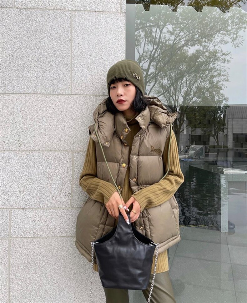2021秋冬新款时尚连帽休闲百搭马车刺绣羽绒马甲,女装马甲,L·H·X