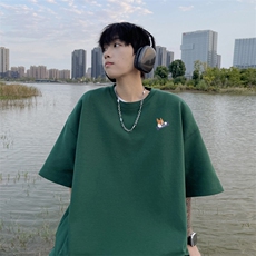墨绿色
