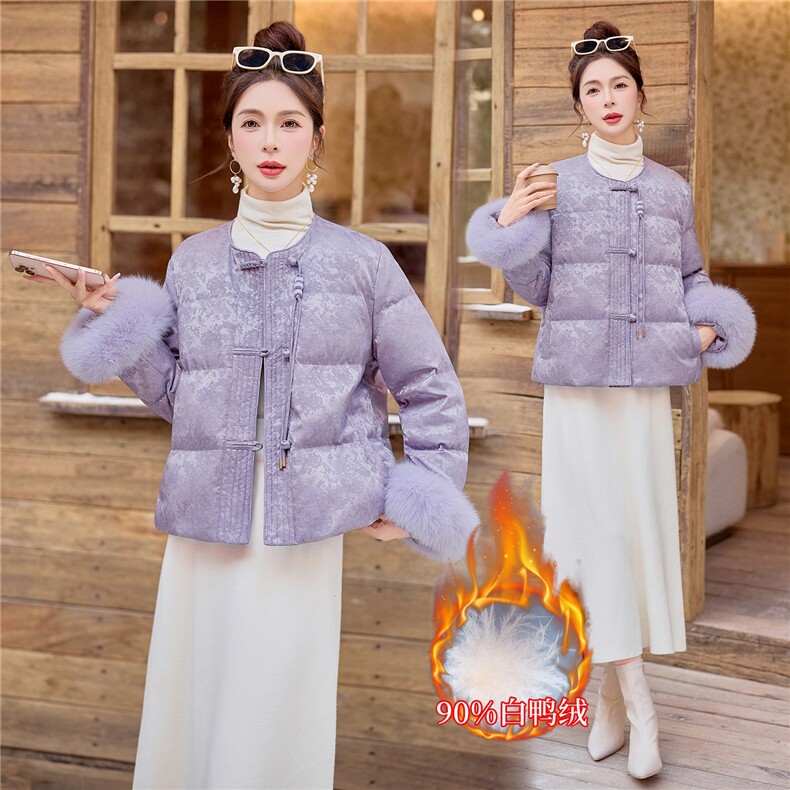 2025年新中式冬季90绒袖口狐狸毛可脱下短款羽绒服外套女，女装羽绒服，E百度