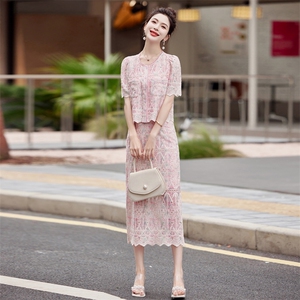 2025女装夏季新款防晒蕾丝裙套装两件套半身裙包臀裙子短袖上衣图片