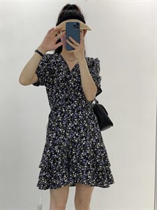 韩版收腰款碎花裙图片