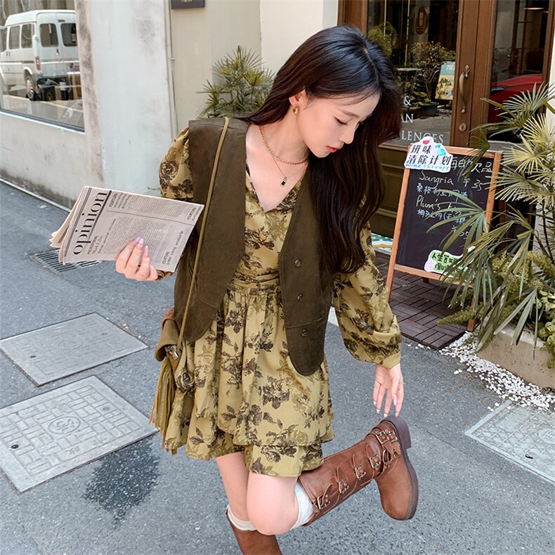麂皮绒马甲连衣裙套装女春秋2025新款法式小个子浪漫碎花裙两件套,女装连衣裙,2C029