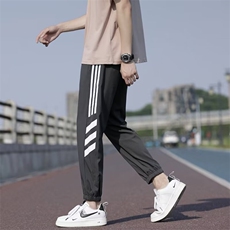 灰色