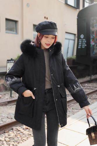 2021早冬上新大狐狸毛领袖笼刺绣设计中长款派克服，女装，红雀纺