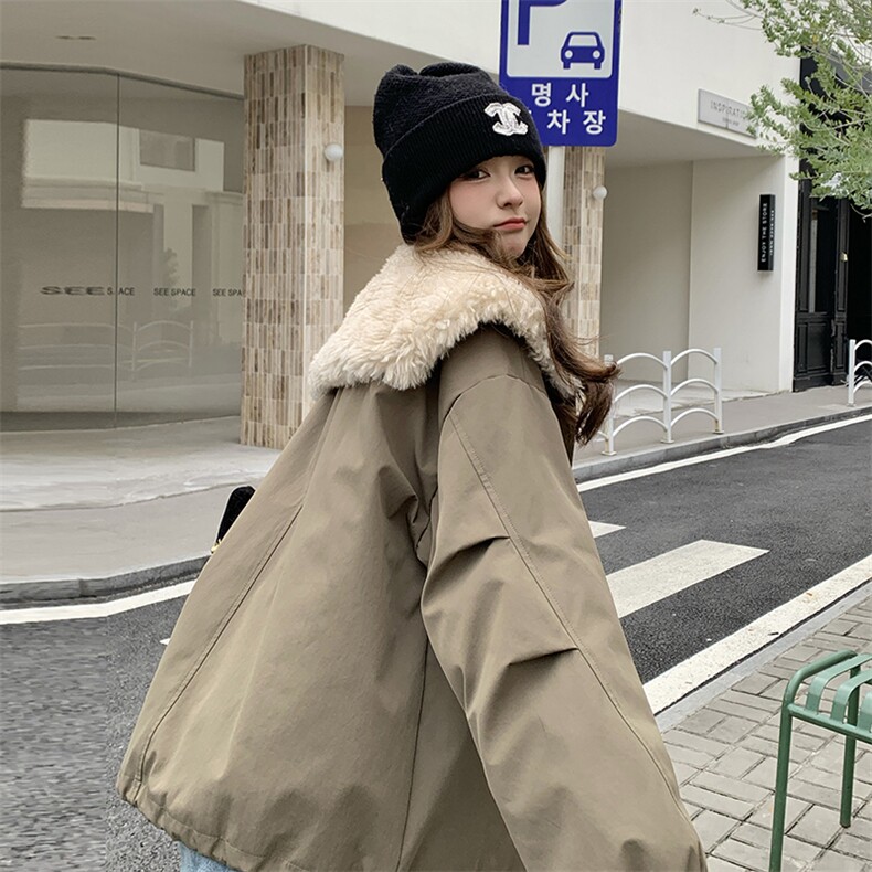 韩系超好看军绿色羊羔毛翻领派克服女冬季羽绒服6121P255K388,女装羽绒服,2C166
