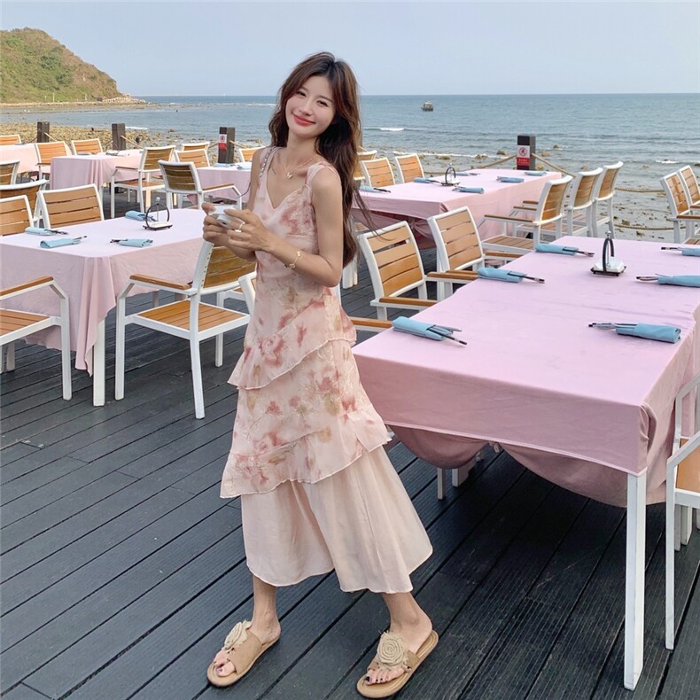 度假风粉色碎花吊带连衣裙女夏季新款修身显身材气质绝美无袖长裙,女装连衣裙,2D078