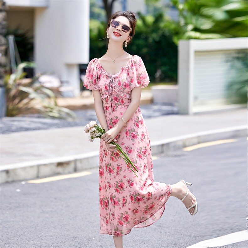 粉色印花连衣裙女小个子2024夏季新款法式复古方领泡泡袖公主长裙,女装连衣裙,曼琳思菲