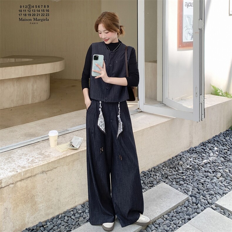 率性挺括淡人牛仔套装女2025秋季复古减龄显瘦T恤马甲拼接三件套,女装套装/套裙,2C095