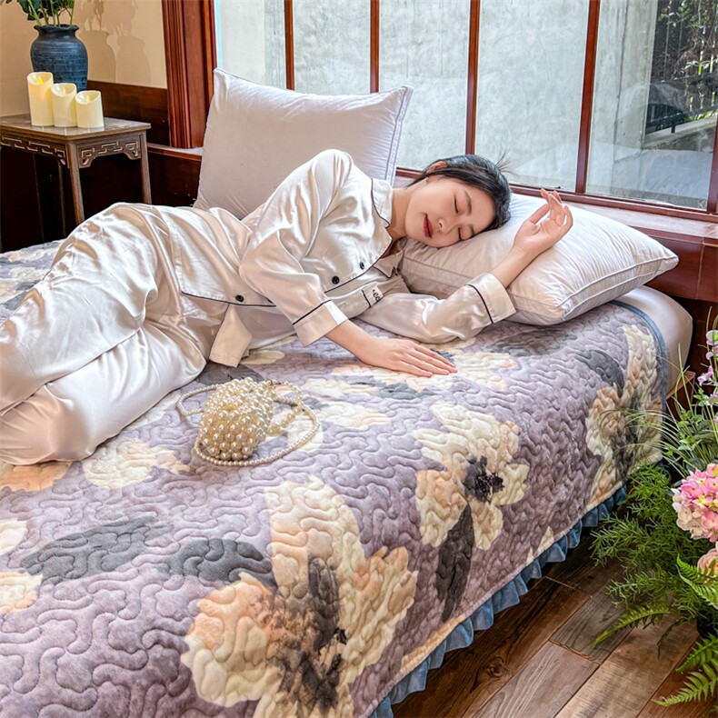 新款亲肤舒适牛奶绒花边单床盖,女装床单,一起卖家纺