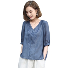 2024夏季新款简约时尚优雅气质V领绣花休闲舒适上衣，女装T恤，丽影随形