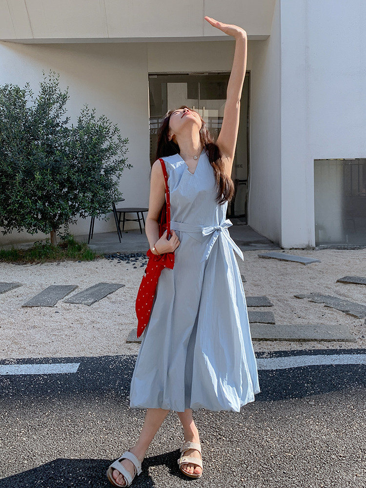 蓝色v领无袖连衣裙女2025年夏季新款法式超好看甜美减龄背心长裙,女装连衣裙,慧尚依恋