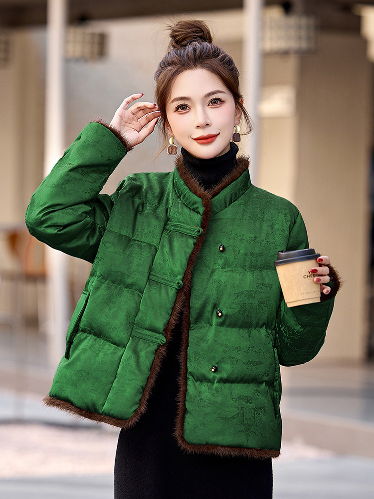 新中式G风羽绒服女2025冬新款今年流行独特漂亮短款红色盘扣外套,女装羽绒服,伊仟回