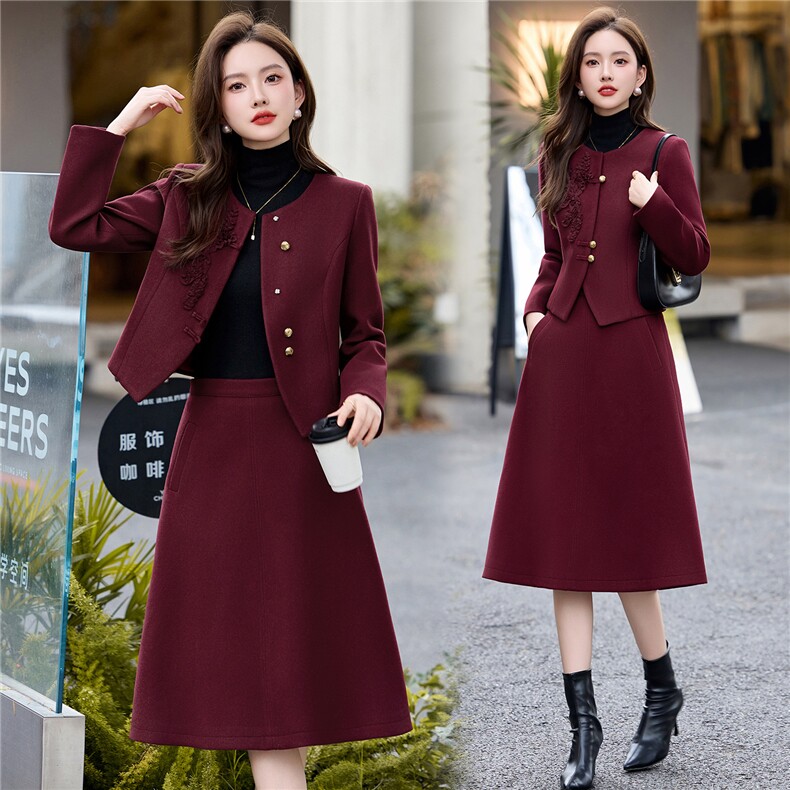 2025年冬季高端小香风绣花气质两件套装裙减龄穿搭套裙，女装套装/套裙，伊航服饰