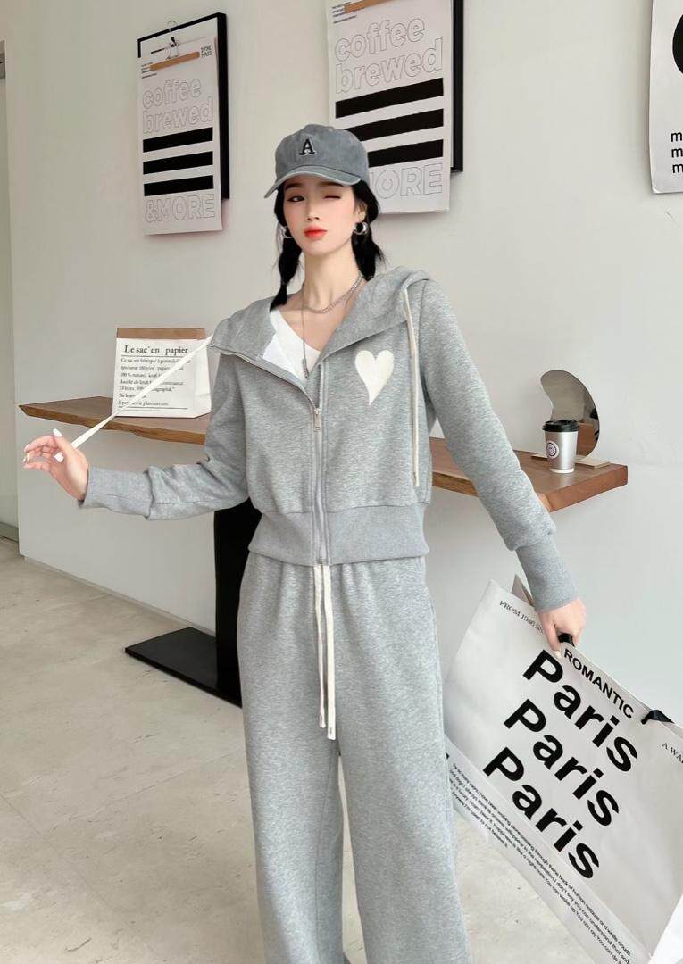 休闲套装，女装运动套装，艾依佳人