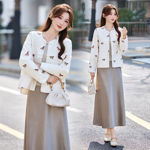 现货重工艺新款新中式春季刺绣提花设计感时尚气质减龄半裙外套，女装短外套，韩美纤衣