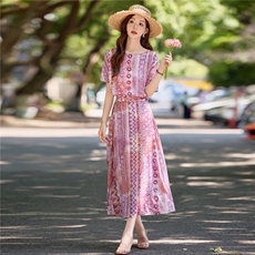 高级感印花连衣裙女夏季2025新款收腰系带一片式裹身优雅气质长裙，女装连衣裙，依路服饰