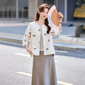现货重工艺新款新中式春季刺绣提花设计感时尚气质减龄半裙外套，女装短外套，韩美纤衣