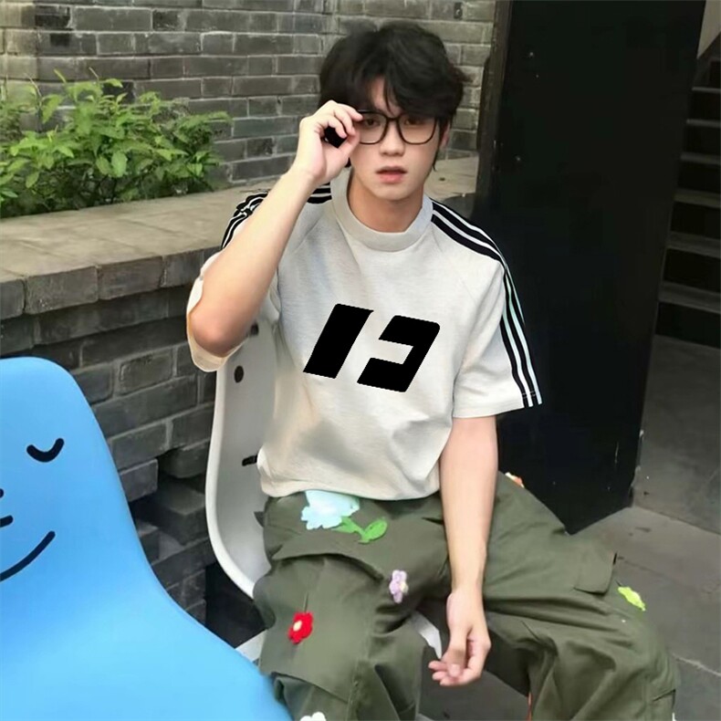 抖音得物品质二开240克宽松纯棉美式潮牌印花三条杠中性风短袖T恤,男装T恤,电商A486-1