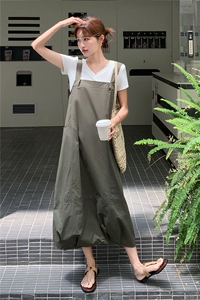 《现货好数据》26夏上新水洗棉休闲两面穿背带裙+V领T恤两件套女图片