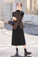 韩系气质百褶裙套装女2025年春秋新款优雅大气连衣裙裙二件套百搭，女装套装/套裙，意芙