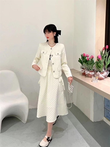 小香风套装，两色、三个尺码图片