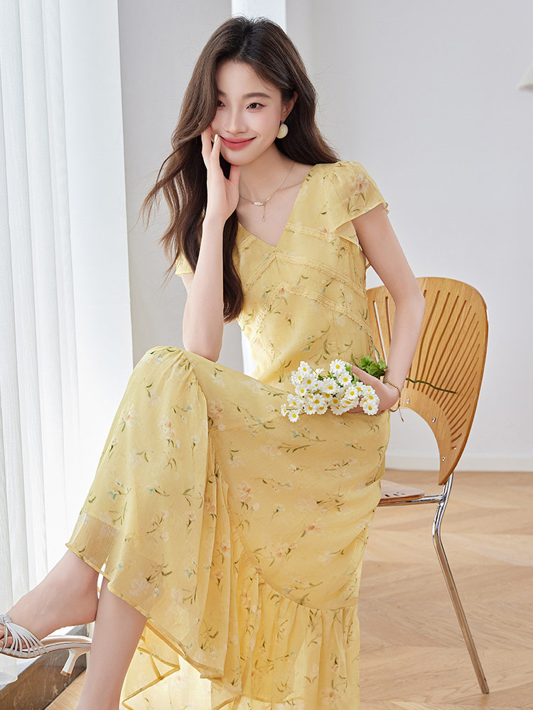 朗文斯汀法式碎花鱼尾裙女2026夏季新款气质V领显瘦度假风连衣裙,女装连衣裙,美沁