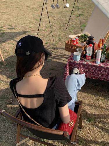 【现货】夏季新品后背露洞针织短袖，女装，F/TU