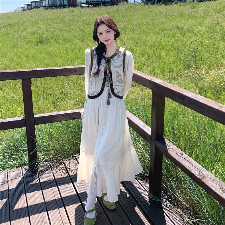 高级感穿搭茶歇法式白色蕾丝长袖连衣裙叠穿马甲女秋季两件套装,女装套装/套裙,2C332