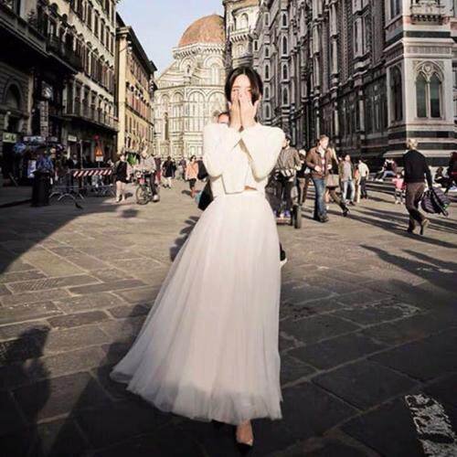 纱裙风格 纱裙半透的质感，给人朦胧的幻想。飘逸的纱裙，轻柔的，其它，蓝衣可