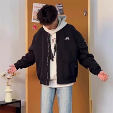 黑色