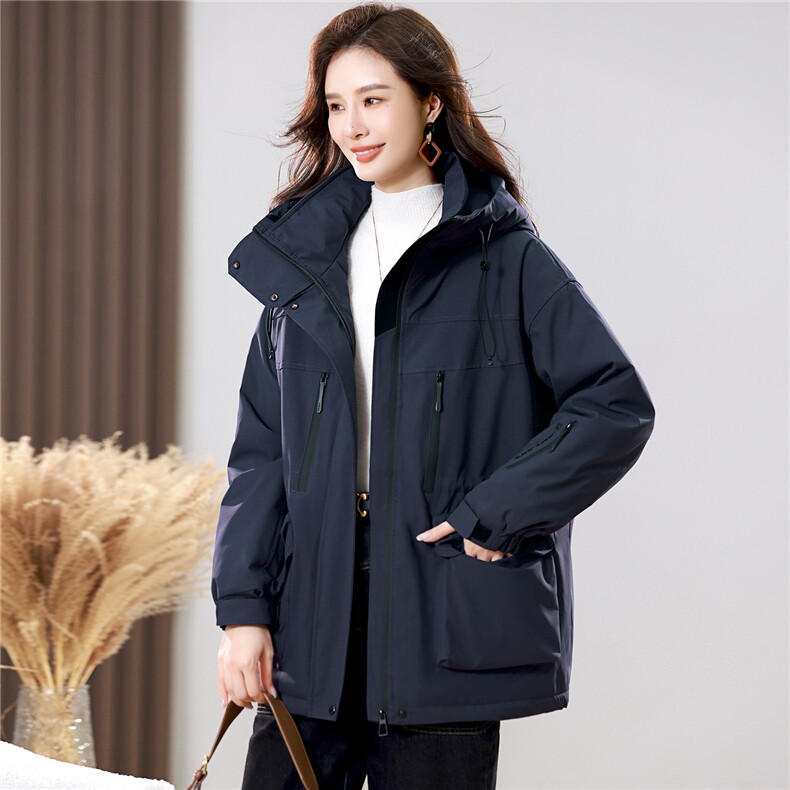 2025年冬季时尚潮流中长款休闲加绒加厚保暖冲锋衣，女装派克服，独衣靓