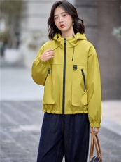 工装风休闲连帽加绒加厚短外套女2025秋冬新款宽松显瘦保暖派克服，女装短外套，依路服饰