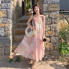 百褶吊带显瘦连衣裙女夏无袖网纱海边长裙小众设计感，女装连衣裙，2C177