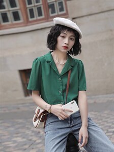 休闲短袖衬衫女夏复古墨绿色上衣v领衬衣小众港风设计感图片