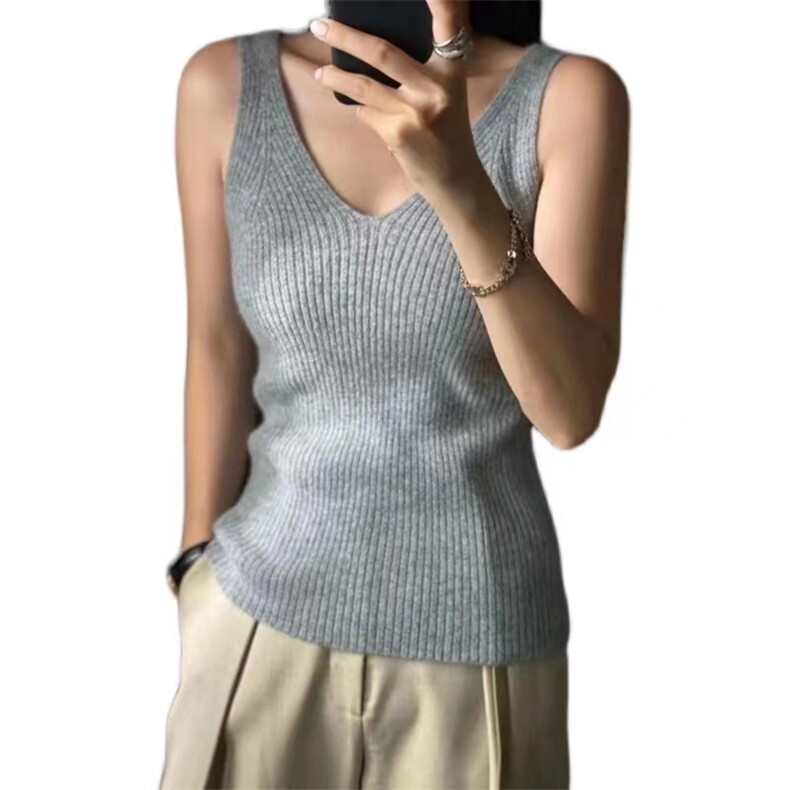 优雅V领吊带背心简约百搭夏季时尚单品显瘦修身设计,女装背心吊带,羿纯羊绒