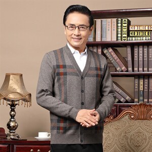 2023秋季新款针织开衫毛衣中老年人爸爸秋装V领男士保暖加厚上衣图片