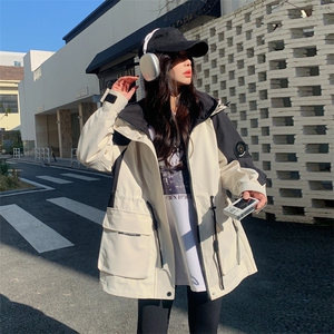 米白色拼接连帽工装冲锋衣外套女秋季2025新款宽松休闲撞色派克服图片