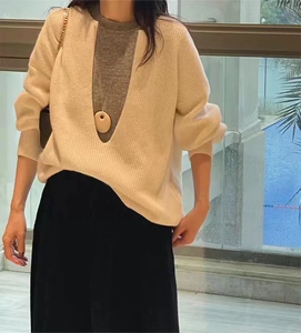时尚潮流女士大V领羊毛衫两件套 修身显瘦百搭款图片