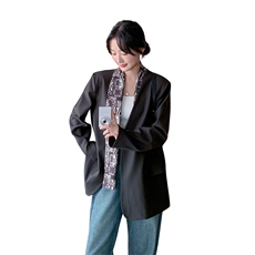 2025秋季高级感皮外套女春秋时髦复古气质V领休闲小西装外套，女装短外套，欧黛芙妮