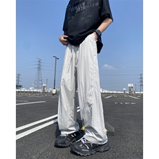 灰色