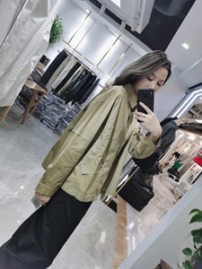 秋季设计师撞色浅衬衣图片