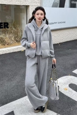 【bao款现货】2024新款冬装连帽休闲套装羽绒马甲三件套白鸭绒，女装套装/套裙，雅静靓衣