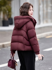 安可拉红休闲连帽短款羽绒服女2025冬季新款保暖面包服小个子外套，女装羽绒服，靓衣阁