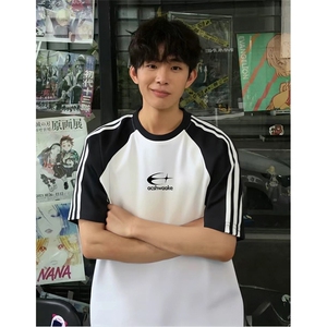 抖音得物品质二开240克宽松纯棉美式潮牌插肩三杠织带短袖T恤图片
