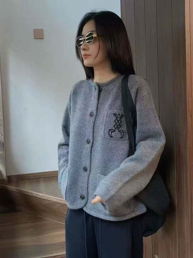 2025时尚百搭通勤简约休闲老钱风编织提花口袋锁边山羊绒开衫外套，女装羊绒衫，隆秋羊绒