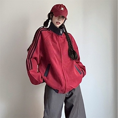 酒红色